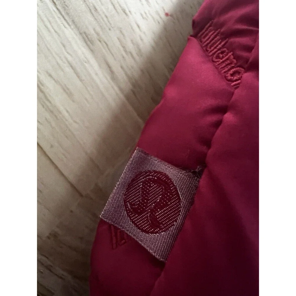new Lululemon size medium Quilted Fleece Lined Mittens Berry Rumble Women's pink